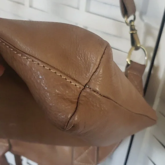 Fredd & Basha tan flap saddle crossbody sac bag - Picture 4 of 8